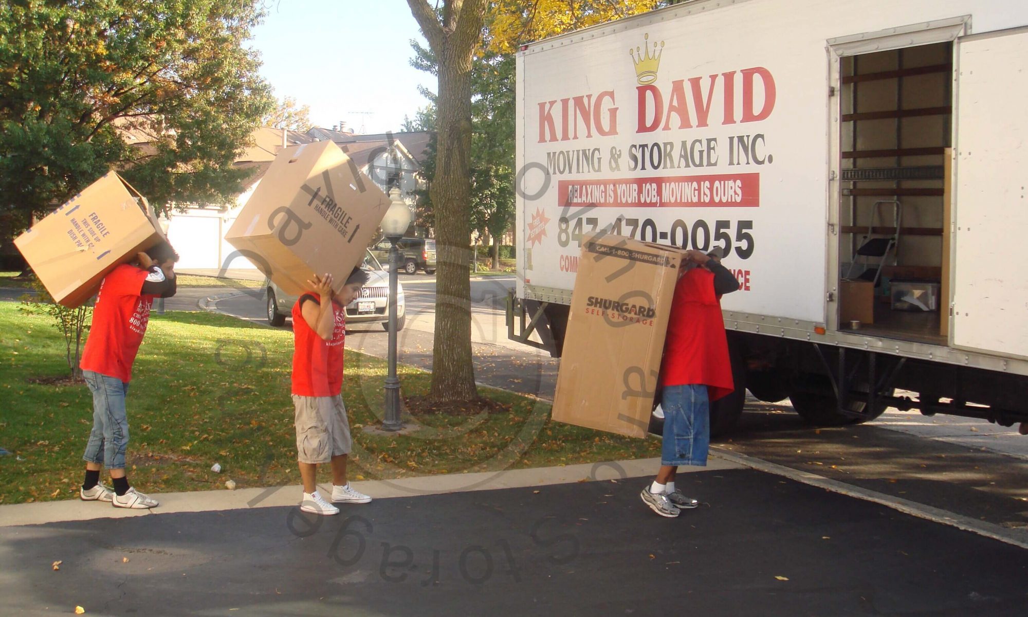 Top Chicago Movers - Loading Boxes